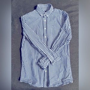 Vineyard Vines boys size XL/18 navy blue and white dress shirt